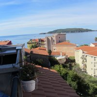 Rent in Rafailovićima udobne stanove №№ 3 , 4 , 5 , 6 , 110 m od plaže