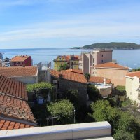 Rent in Rafailovićima udobne stanove №№ 3 , 4 , 5 , 6 , 110 m od plaže