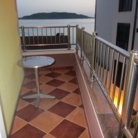 Studio apartment № 1 on the third floor for rent in Rafailovići, 35 m from the beach