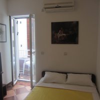 Rent a room broj 2 na 2. spratu od 35 metara od mora u Rafailovicima