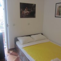 Rent a room broj 2 na 2. spratu od 35 metara od mora u Rafailovicima