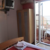 Room № 2 on the third floor for rent in Rafailovići, 35 m from the beach