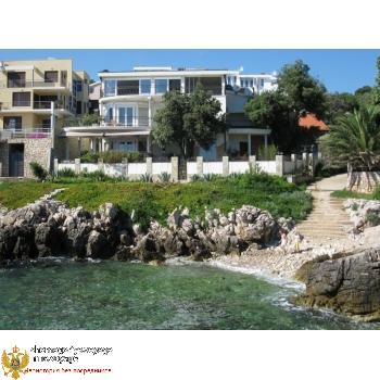 Luxury villa for sale 497 m2, first line. Uteha village, 10 m from the sea (Video)